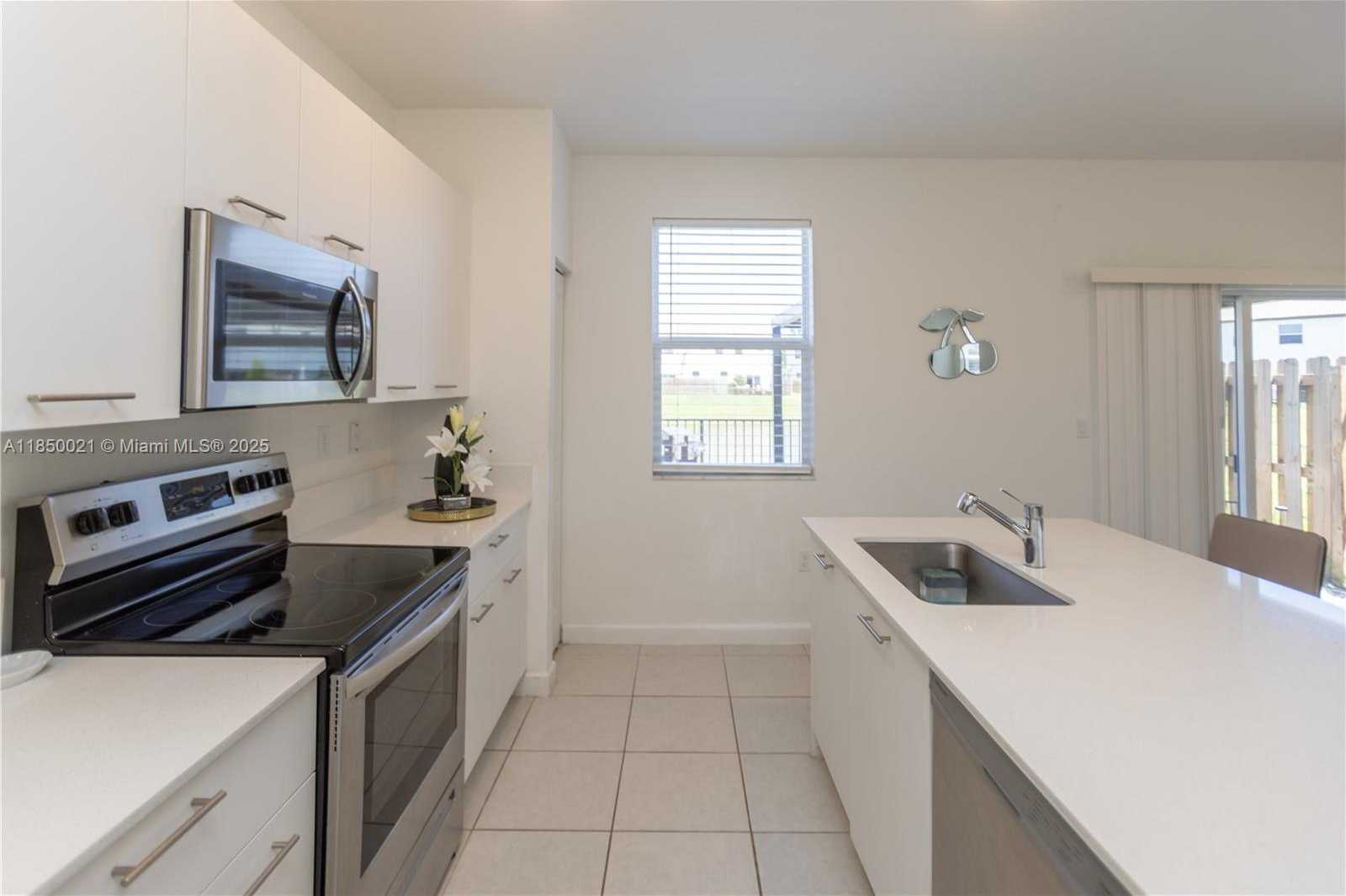 Small Image of 12561 NORTH WEST 23RD PL, Miami Number 14