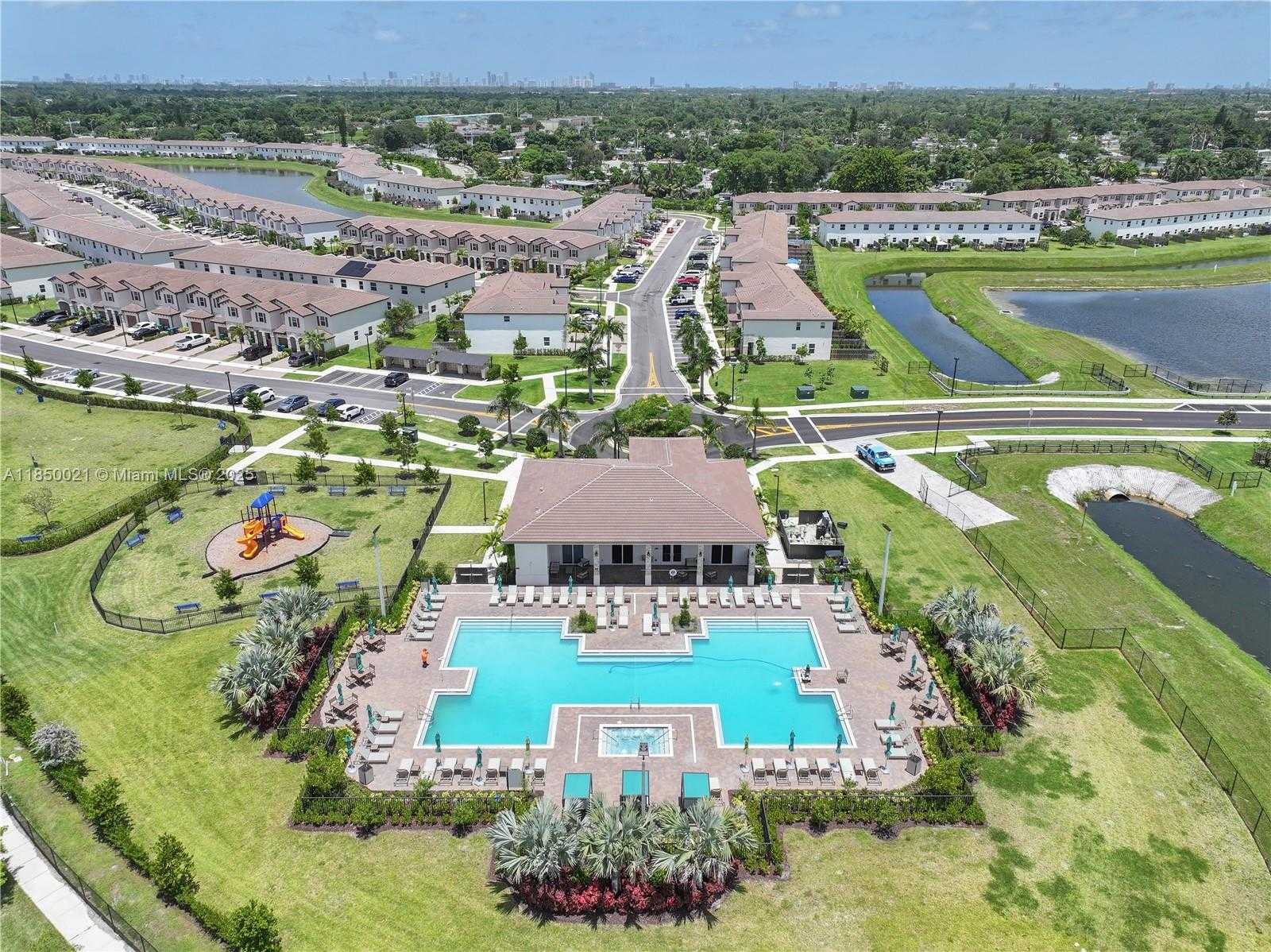 Small Image of 12561 NORTH WEST 23RD PL, Miami Number 37