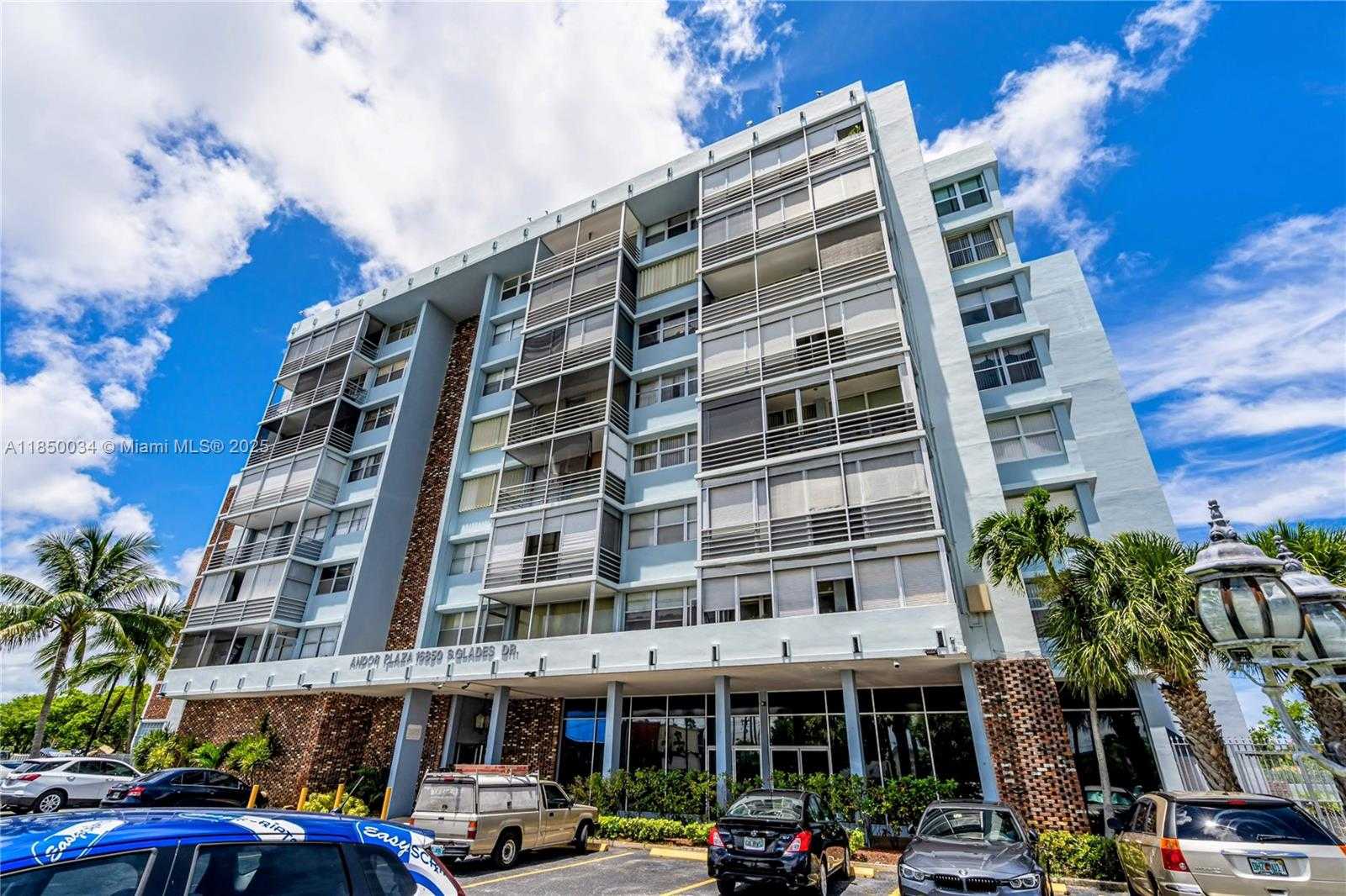 Small Image of 16850 SOUTH GLADES DR #6D, North Miami Beach Number 2