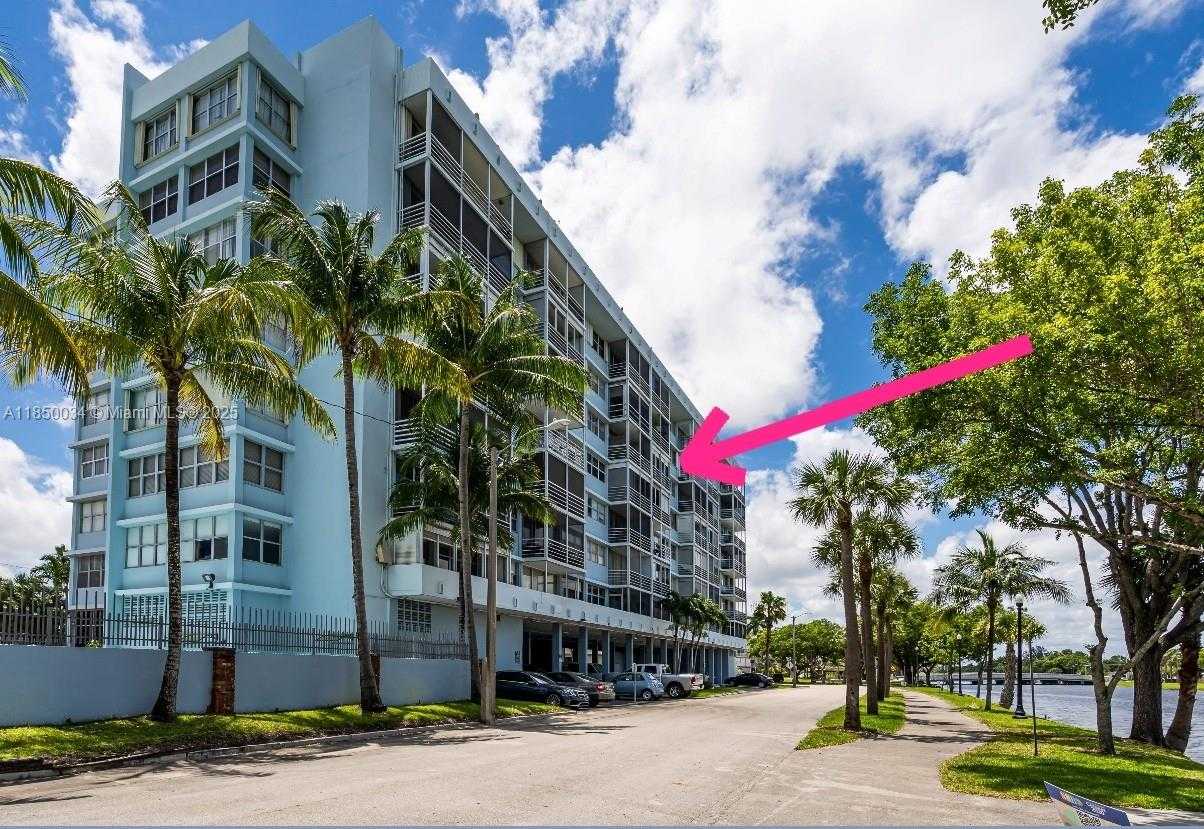 Small Image of 16850 SOUTH GLADES DR #6D, North Miami Beach Number 3