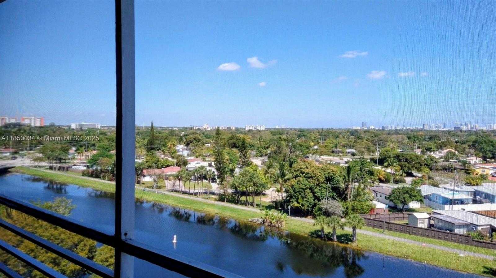 Small Image of 16850 SOUTH GLADES DR #6D, North Miami Beach Number 4