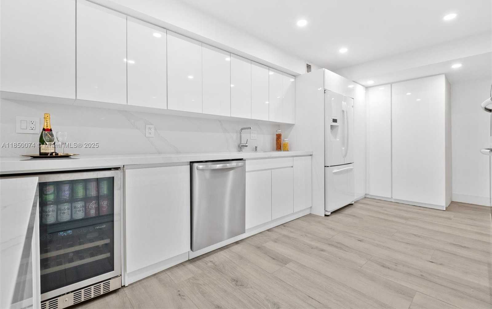 Small Image of 1121 CRANDON BLVD #D304, Key Biscayne Number 10