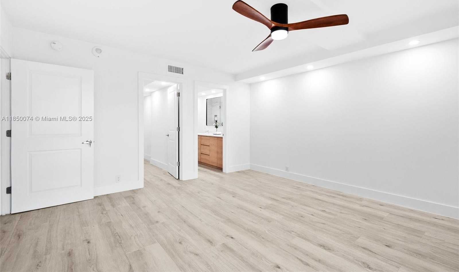 Small Image of 1121 CRANDON BLVD #D304, Key Biscayne Number 29