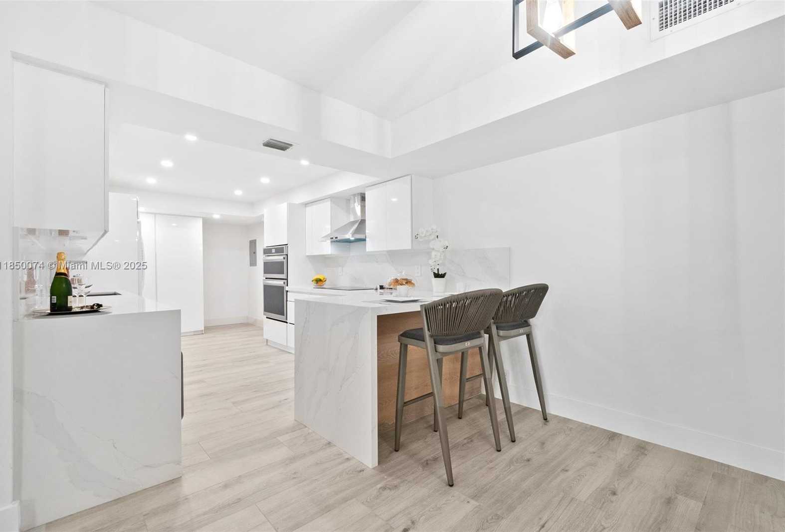 Small Image of 1121 CRANDON BLVD #D304, Key Biscayne Number 3
