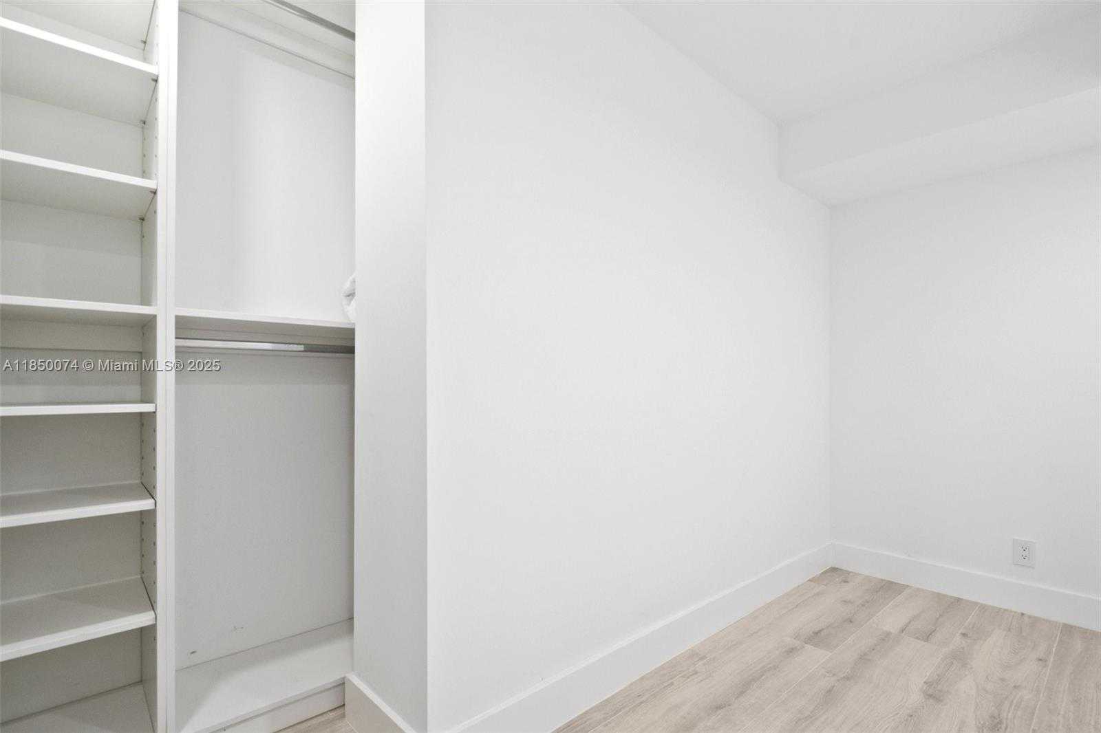 Small Image of 1121 CRANDON BLVD #D304, Key Biscayne Number 31