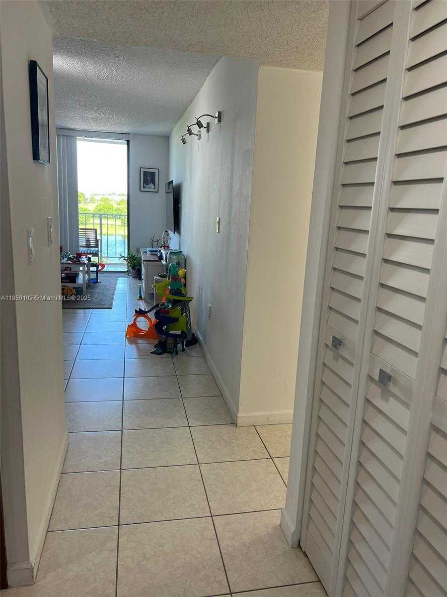 Small Image of 9682 FONTAINEBLEAU BLVD #401, Miami Number 13