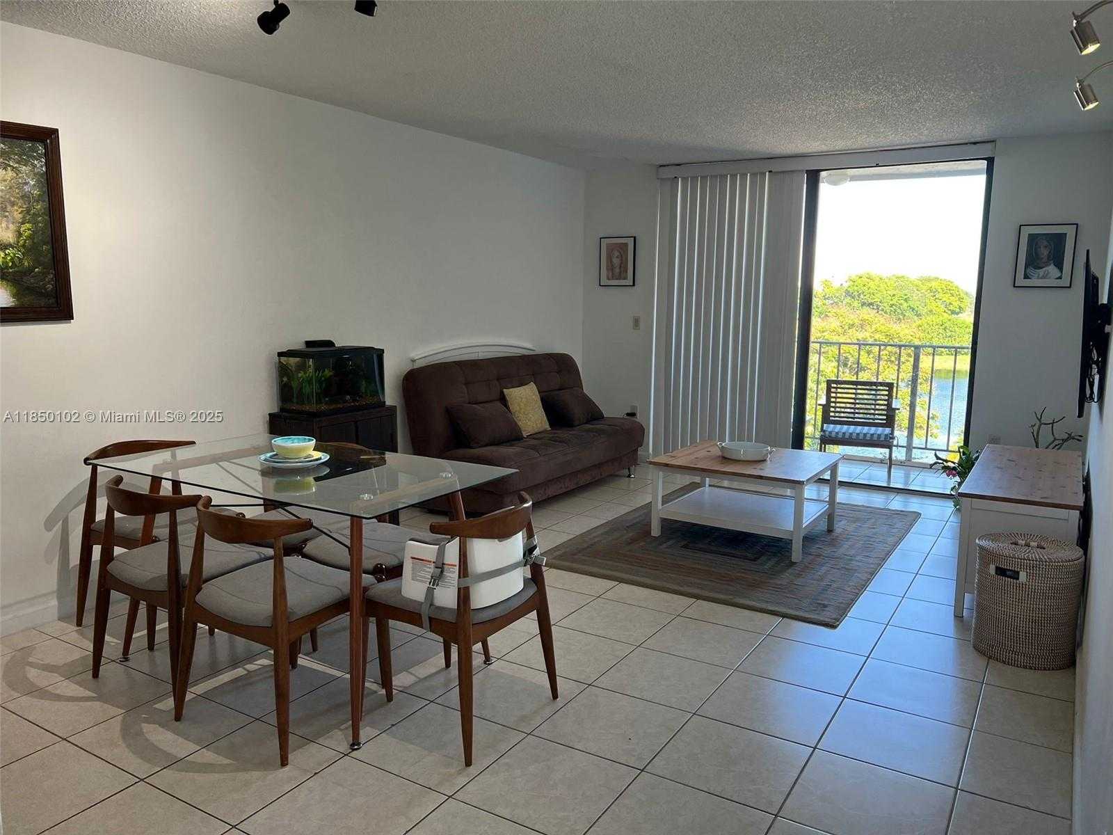 Small Image of 9682 FONTAINEBLEAU BLVD #401, Miami Number 14