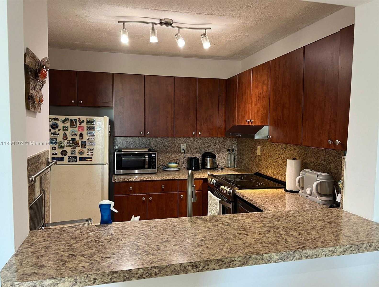 Small Image of 9682 FONTAINEBLEAU BLVD #401, Miami Number 19