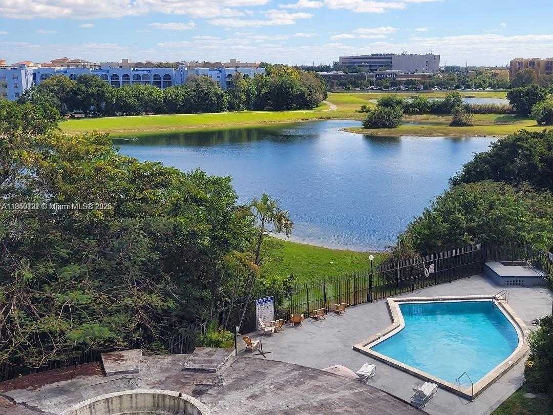 Small Image of 9682 FONTAINEBLEAU BLVD #401, Miami Number 2