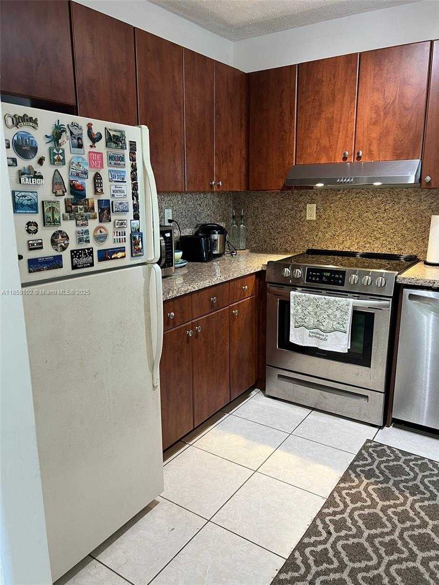 Small Image of 9682 FONTAINEBLEAU BLVD #401, Miami Number 20