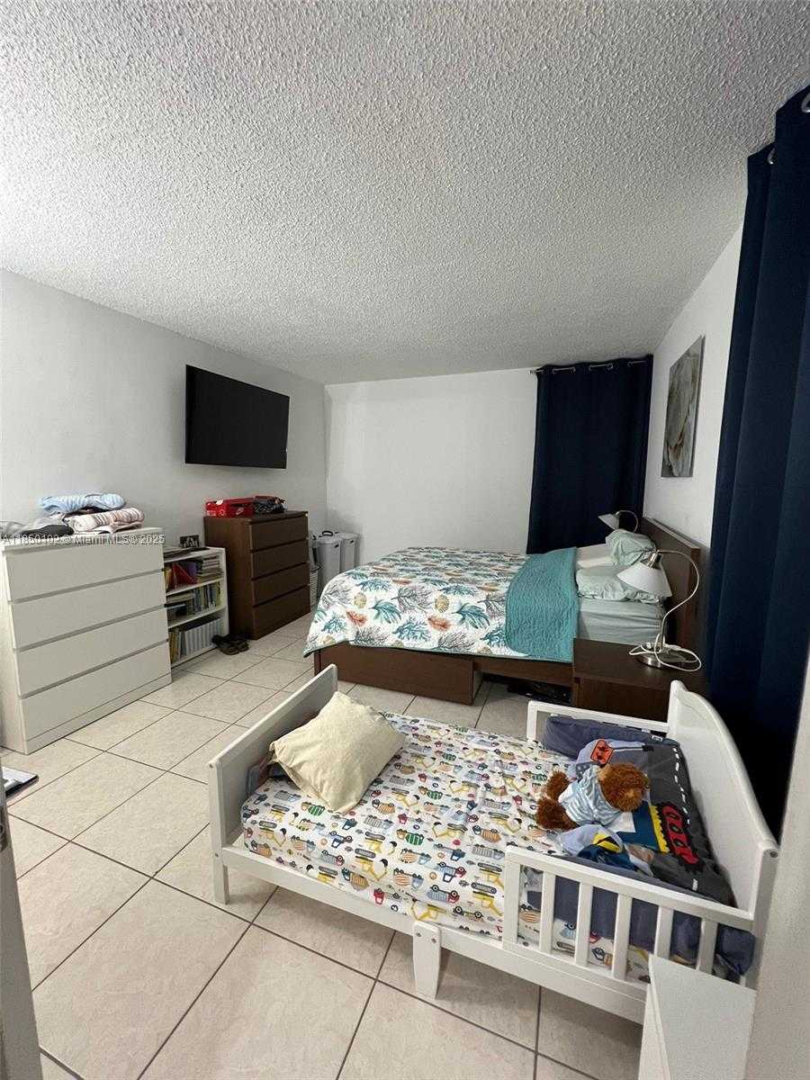 Small Image of 9682 FONTAINEBLEAU BLVD #401, Miami Number 26