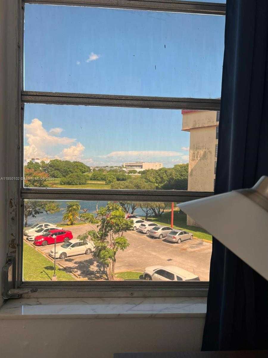 Small Image of 9682 FONTAINEBLEAU BLVD #401, Miami Number 29