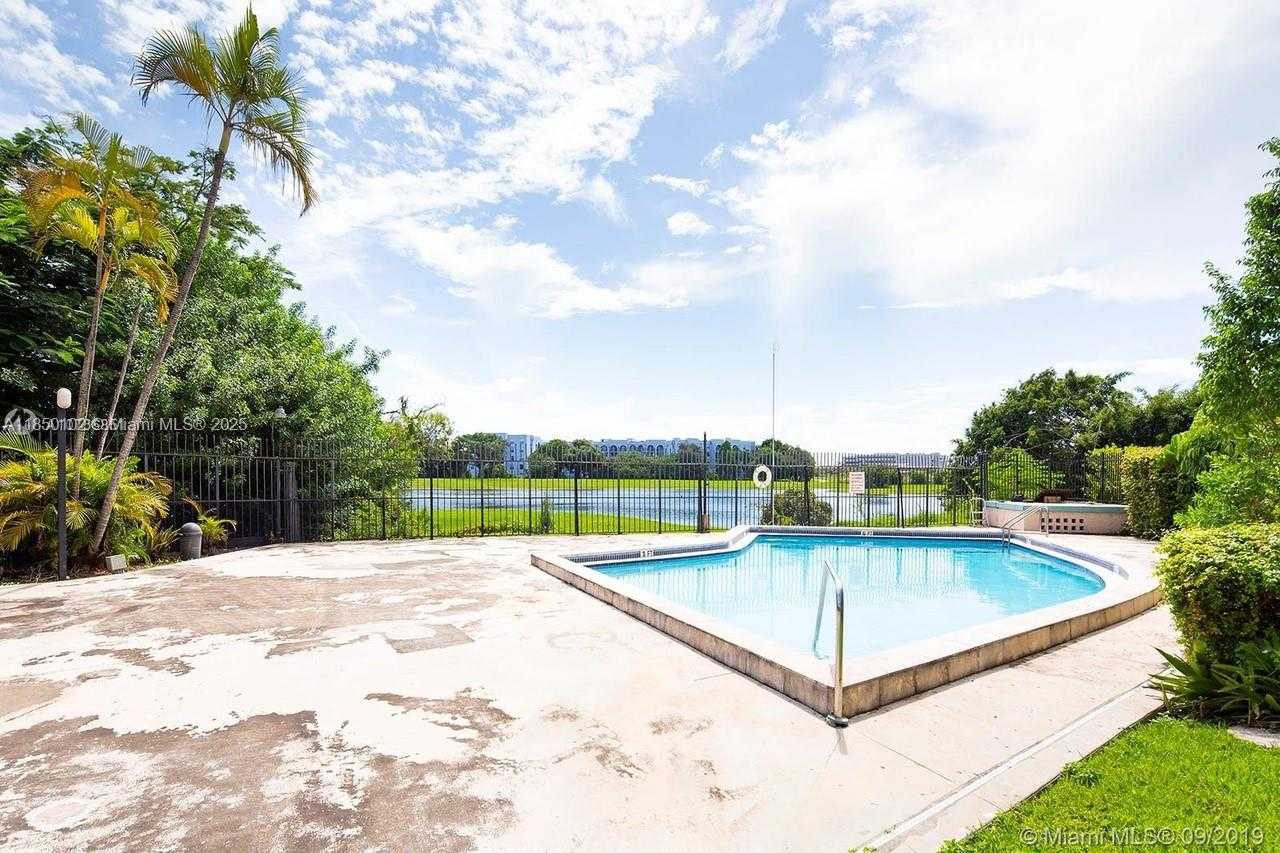 Small Image of 9682 FONTAINEBLEAU BLVD #401, Miami Number 3