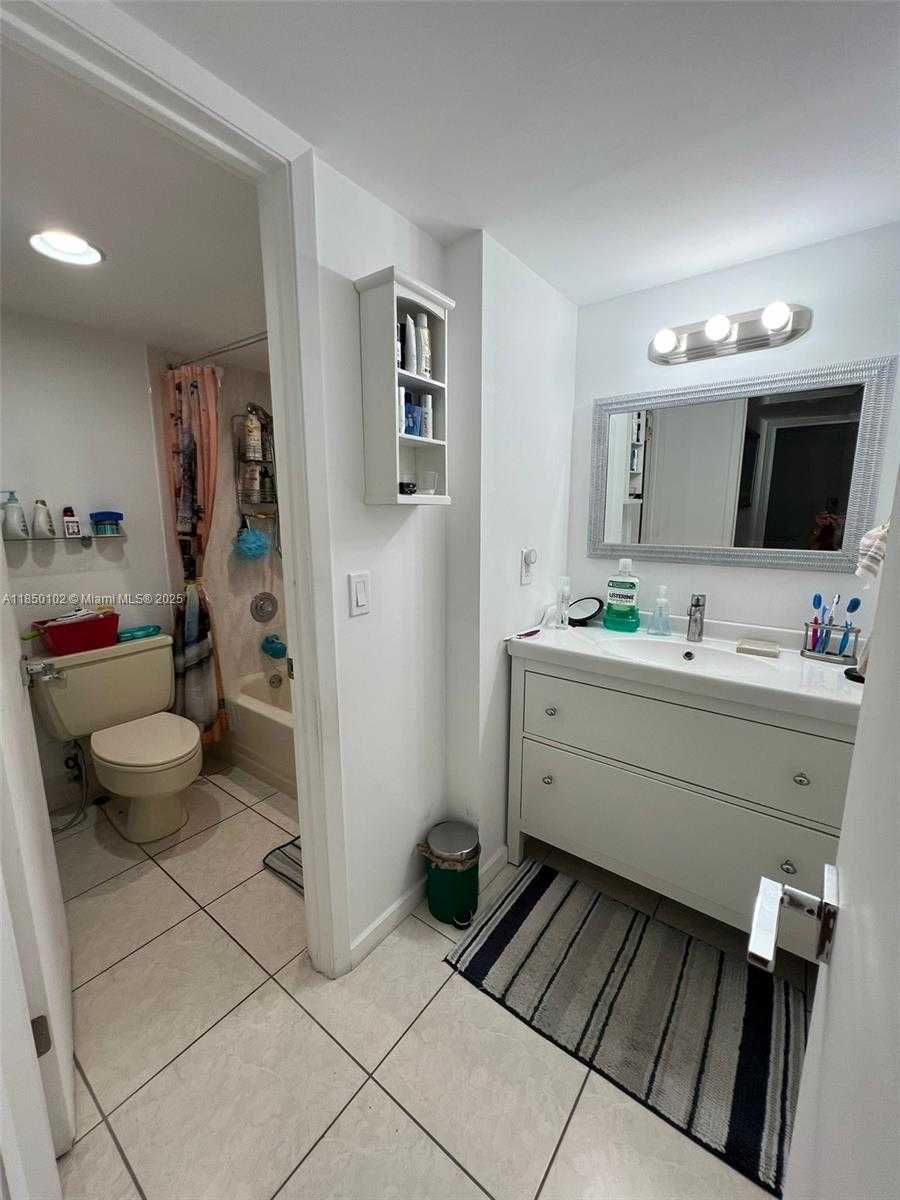 Small Image of 9682 FONTAINEBLEAU BLVD #401, Miami Number 30