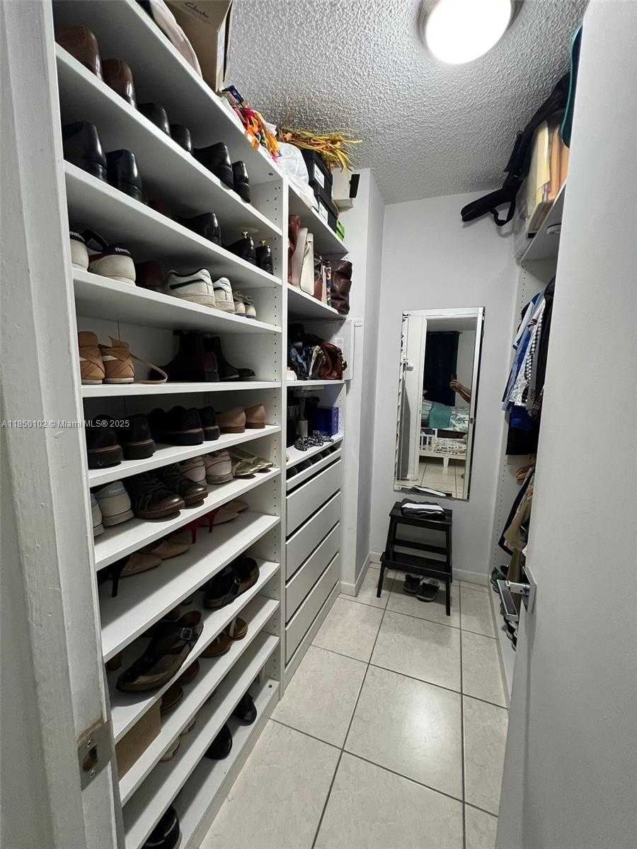 Small Image of 9682 FONTAINEBLEAU BLVD #401, Miami Number 31