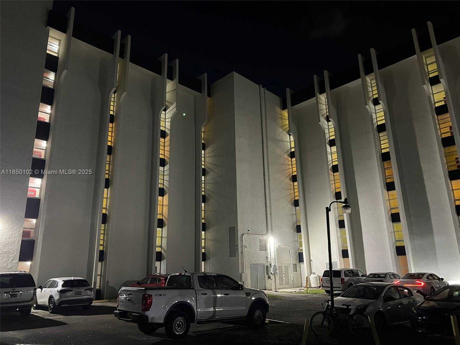 Small Image of 9682 FONTAINEBLEAU BLVD #401, Miami Number 33