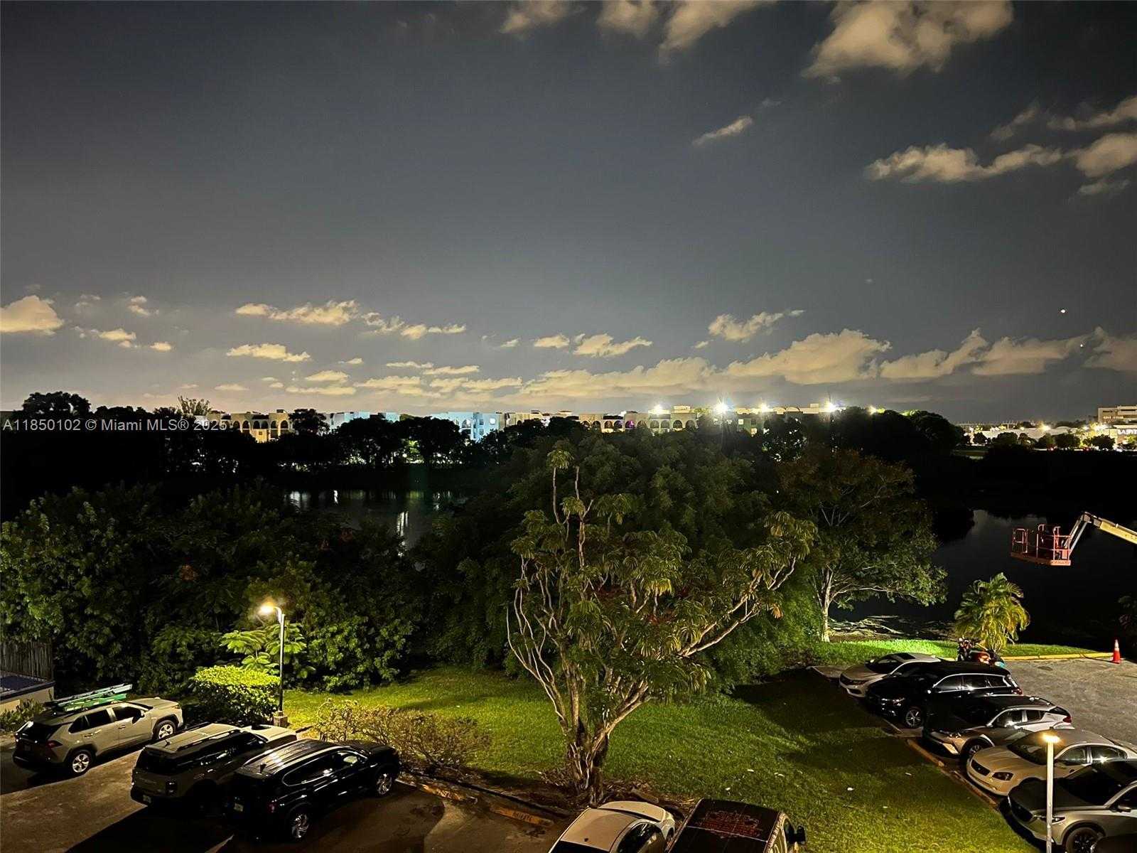 Small Image of 9682 FONTAINEBLEAU BLVD #401, Miami Number 34