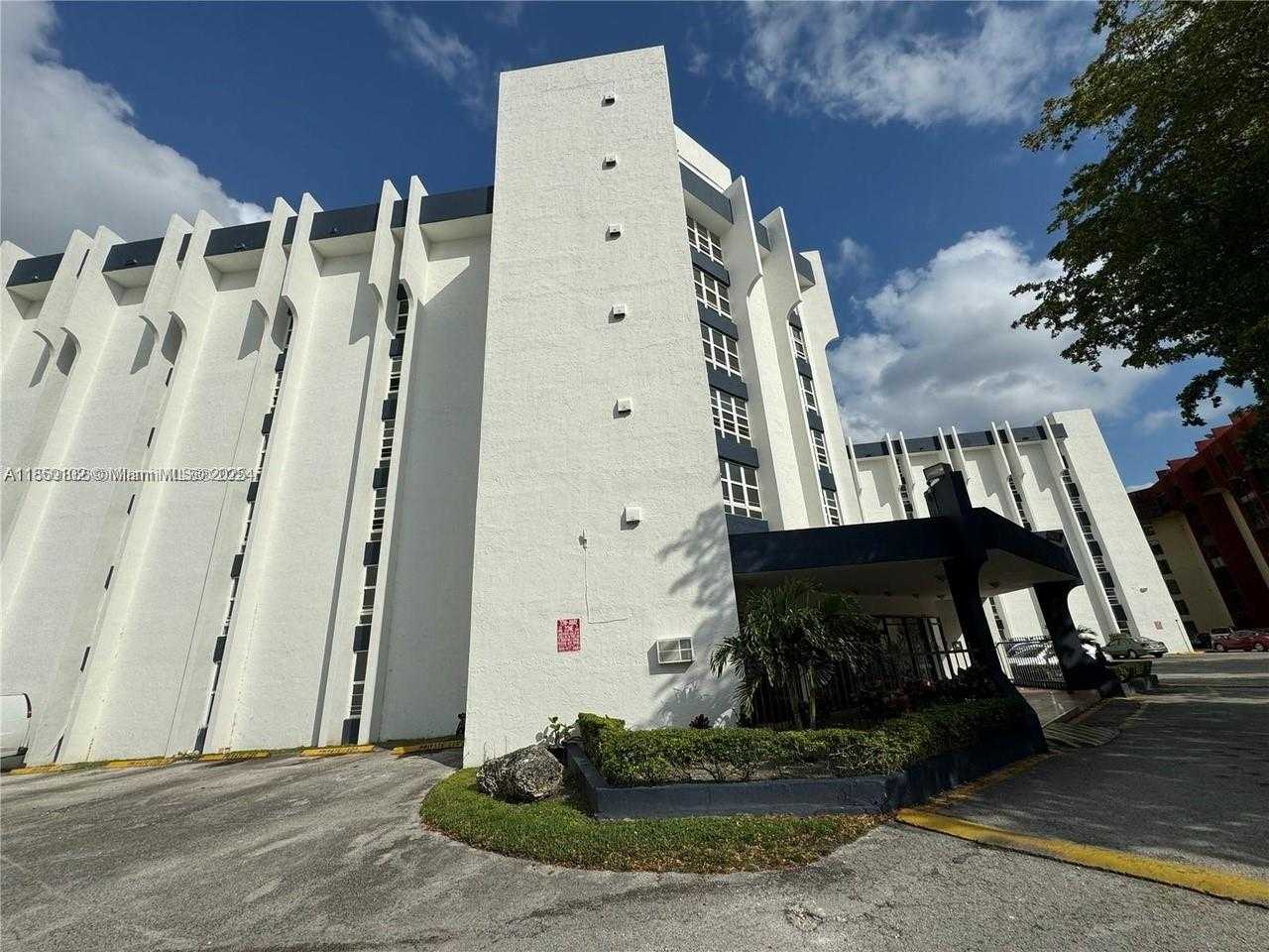 Small Image of 9682 FONTAINEBLEAU BLVD #401, Miami Number 5