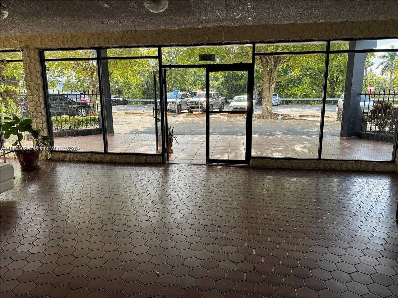 Small Image of 9682 FONTAINEBLEAU BLVD #401, Miami Number 8