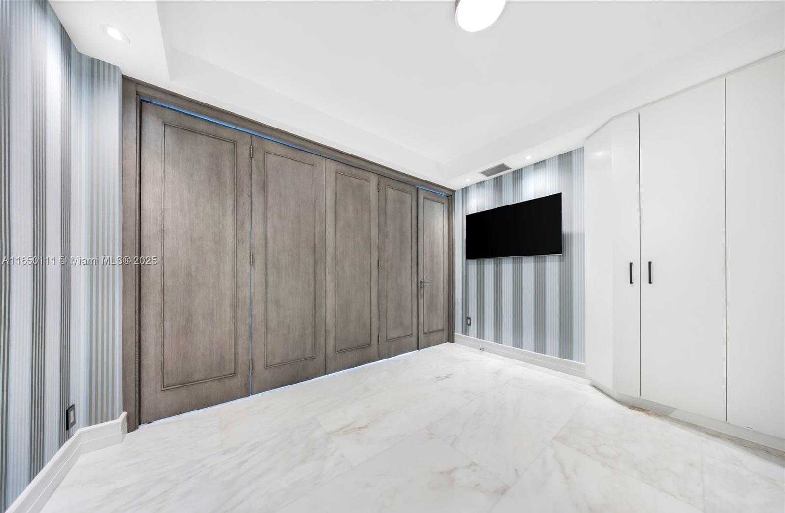 Small Image of 9801 COLLINS AVE #PH11 Great Renovation, Bal Harbour Number 34