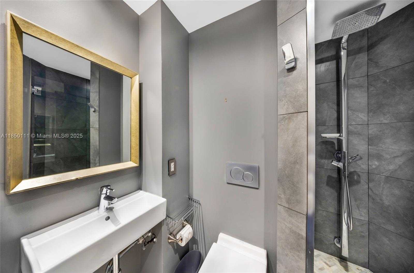 Small Image of 9801 COLLINS AVE #PH11 Great Renovation, Bal Harbour Number 36