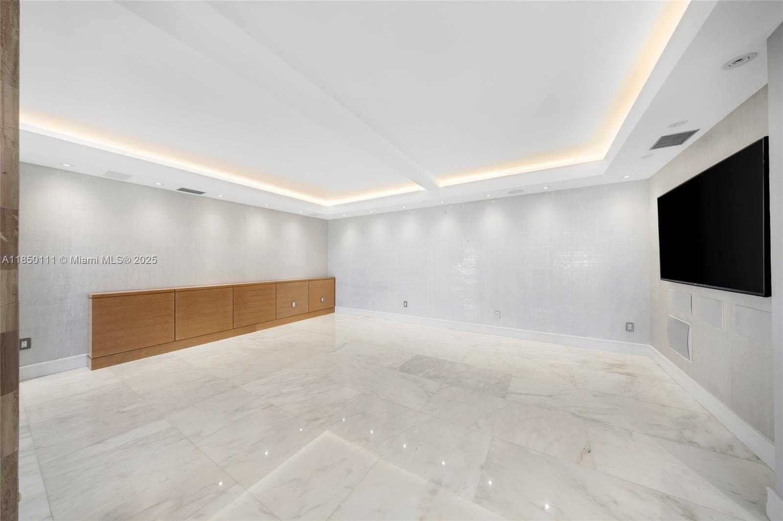 Small Image of 9801 COLLINS AVE #PH11 Great Renovation, Bal Harbour Number 5