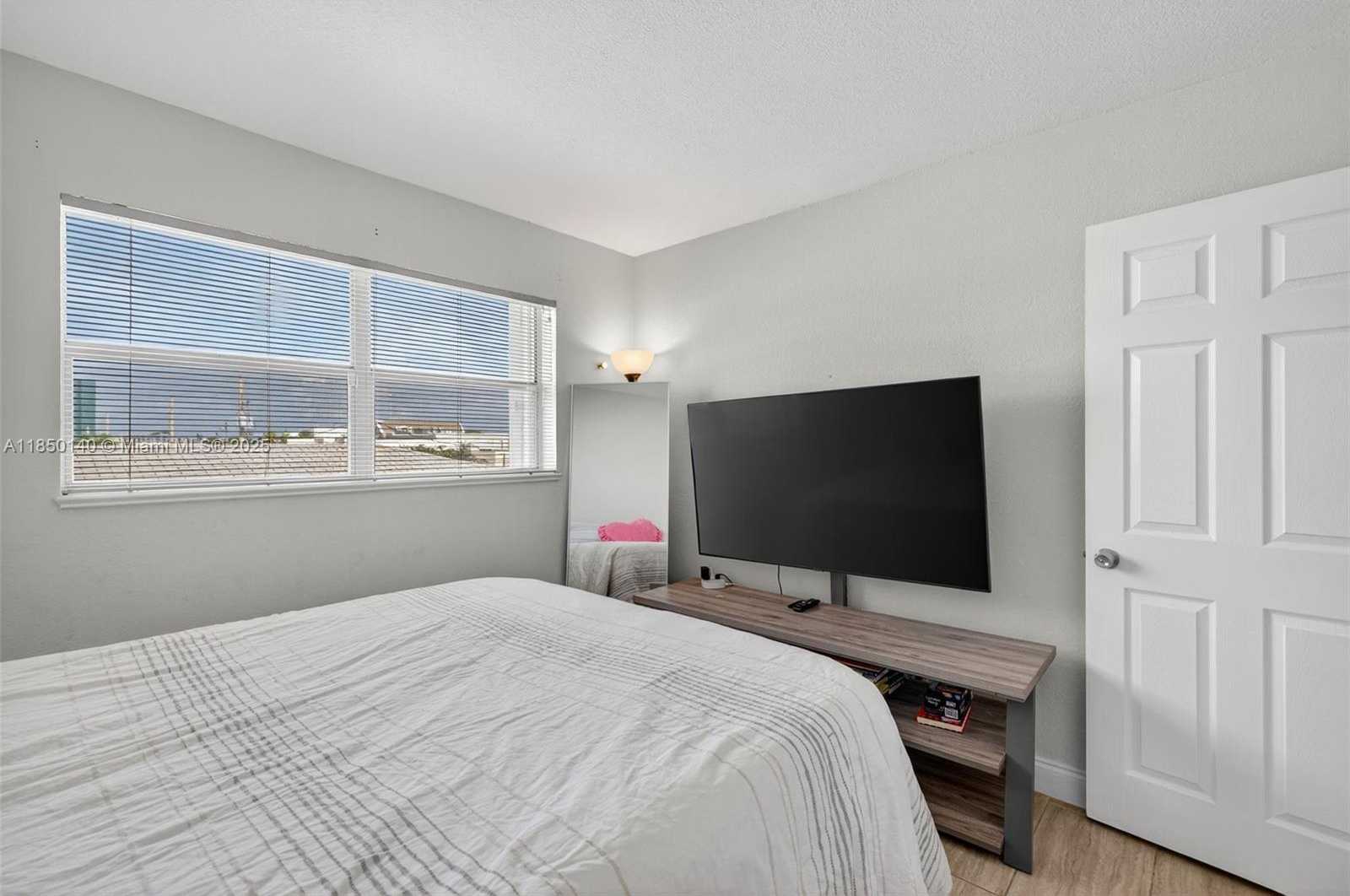 Small Image of 2715 NORTH EAST 49TH ST #309, Fort Lauderdale Number 29