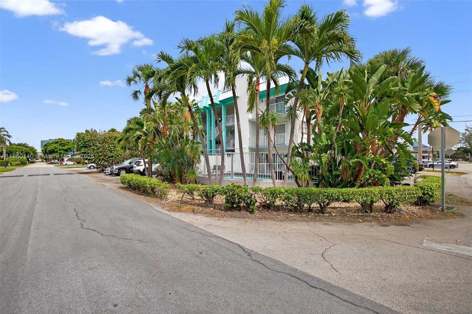 Small Image of 2715 NORTH EAST 49TH ST #309, Fort Lauderdale Number 3