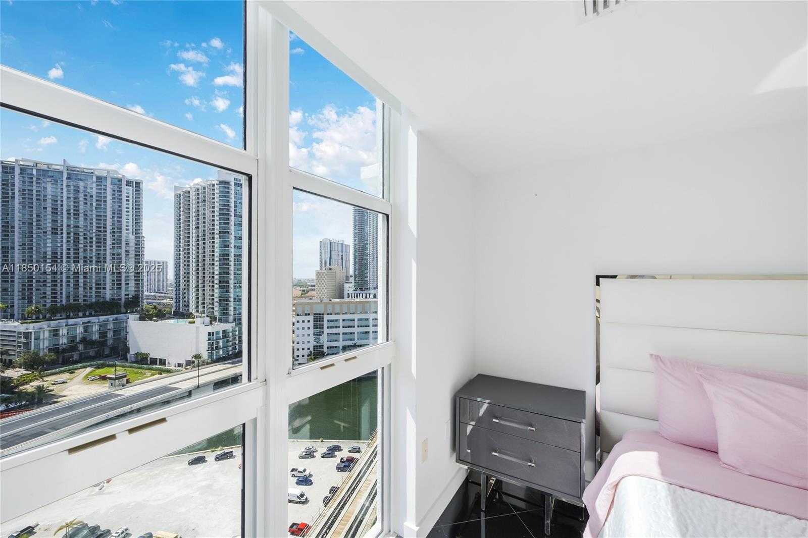 Small Image of 41 SOUTH EAST 5TH ST #1116, Miami Number 28