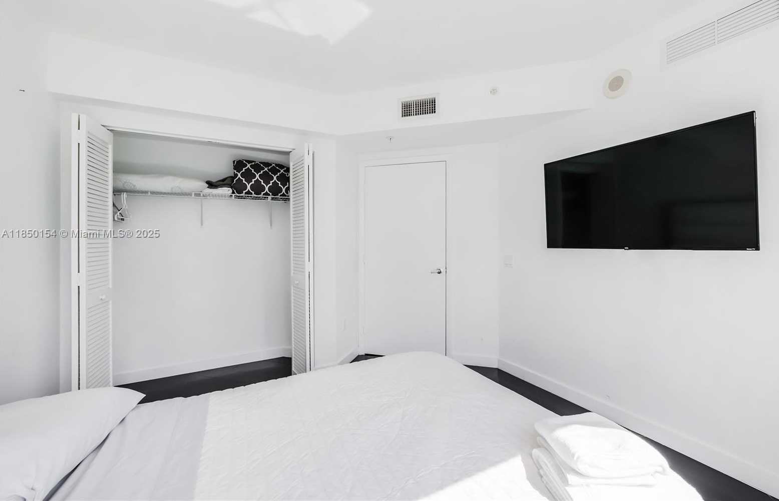 Small Image of 41 SOUTH EAST 5TH ST #1116, Miami Number 41