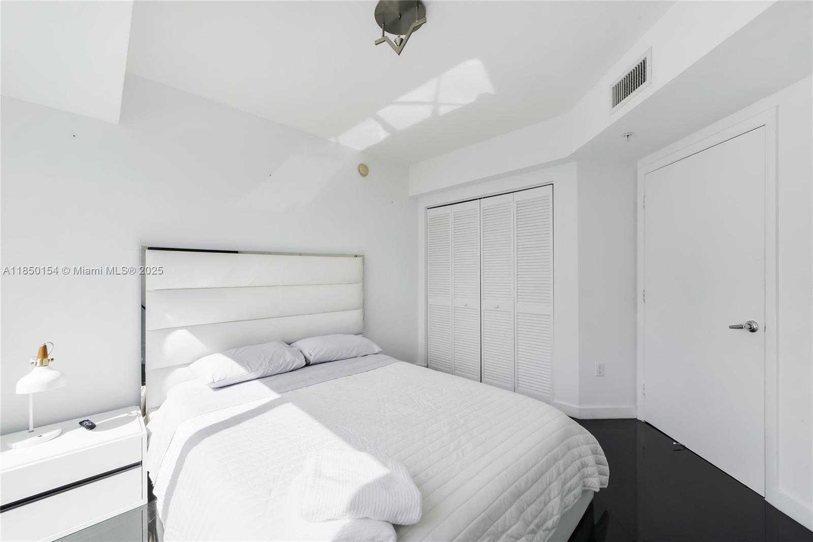 Small Image of 41 SOUTH EAST 5TH ST #1116, Miami Number 42