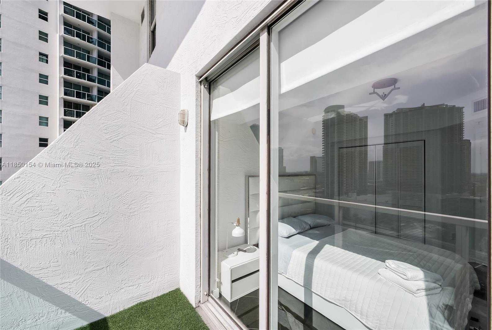 Small Image of 41 SOUTH EAST 5TH ST #1116, Miami Number 46