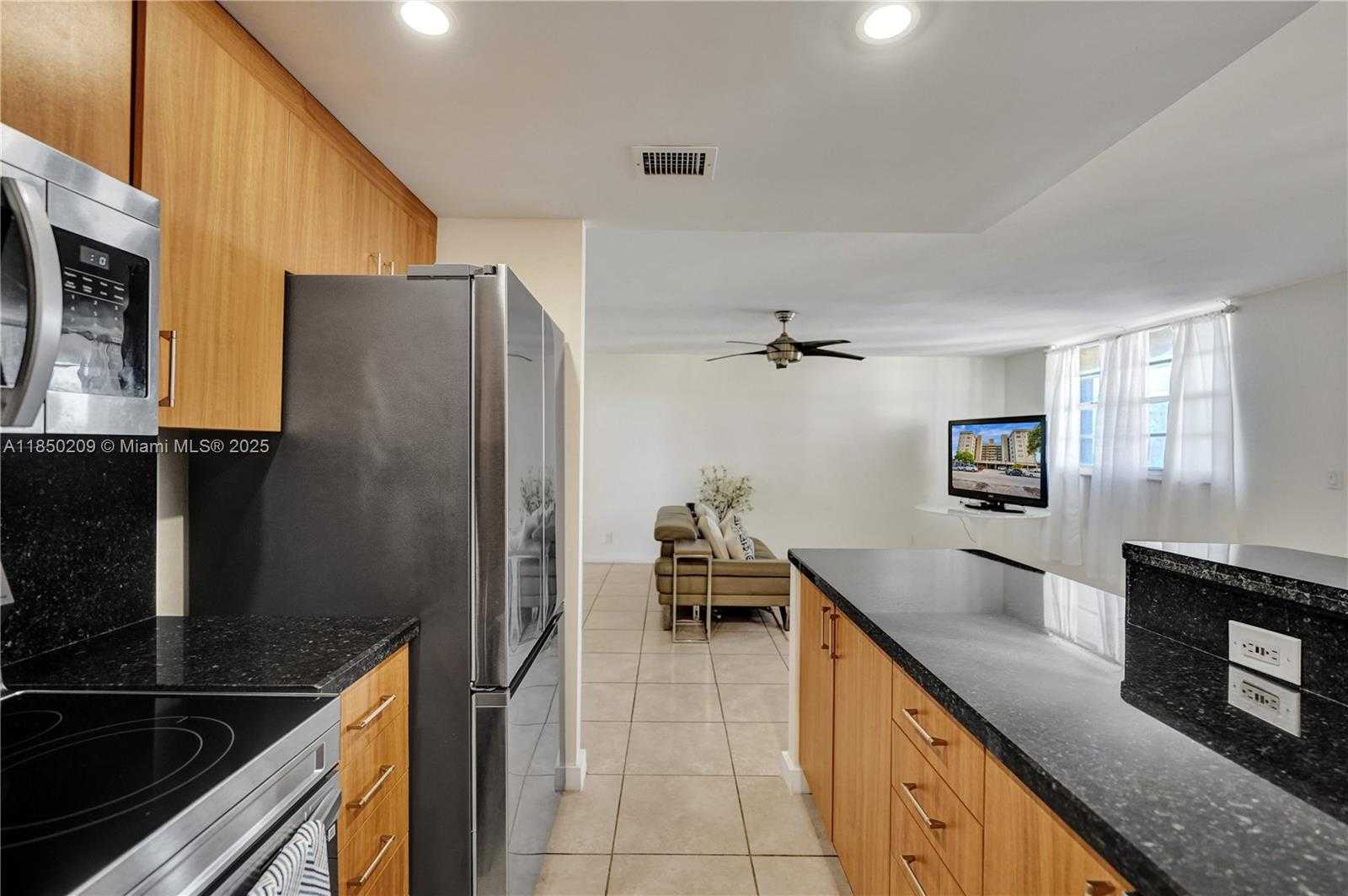 Small Image of 1811 JEFFERSON ST #606, Hollywood Number 31