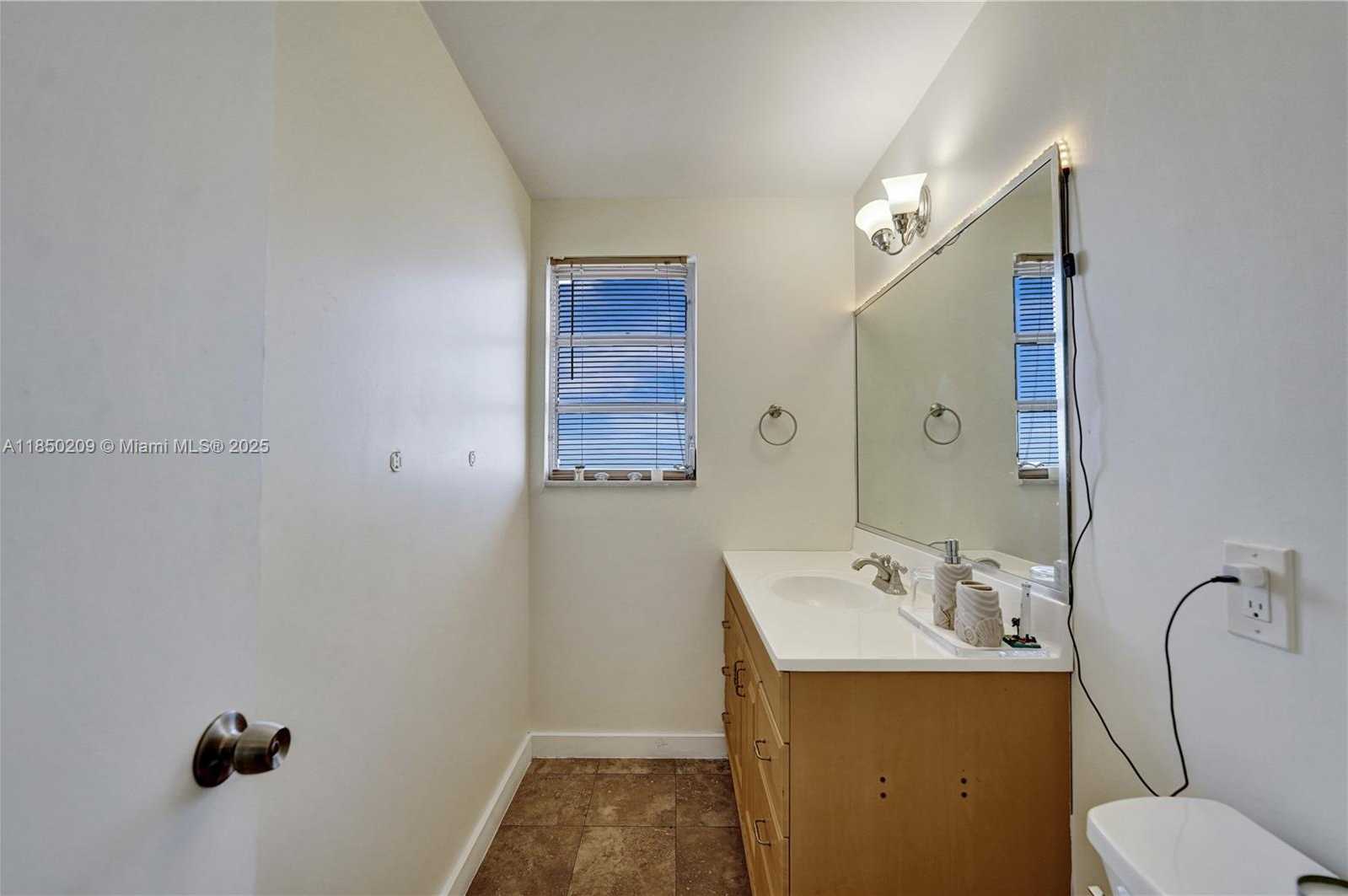Small Image of 1811 JEFFERSON ST #606, Hollywood Number 36