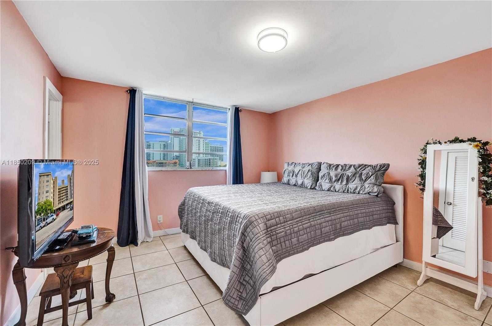 Small Image of 1811 JEFFERSON ST #606, Hollywood Number 39