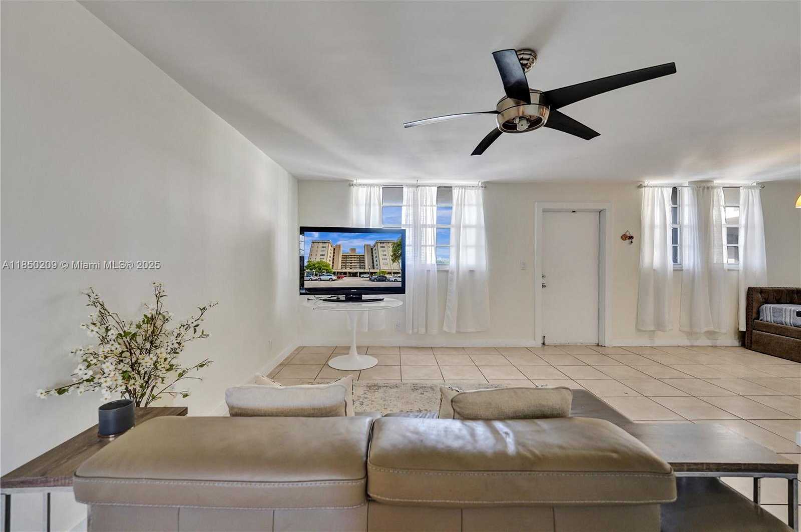 Small Image of 1811 JEFFERSON ST #606, Hollywood Number 4