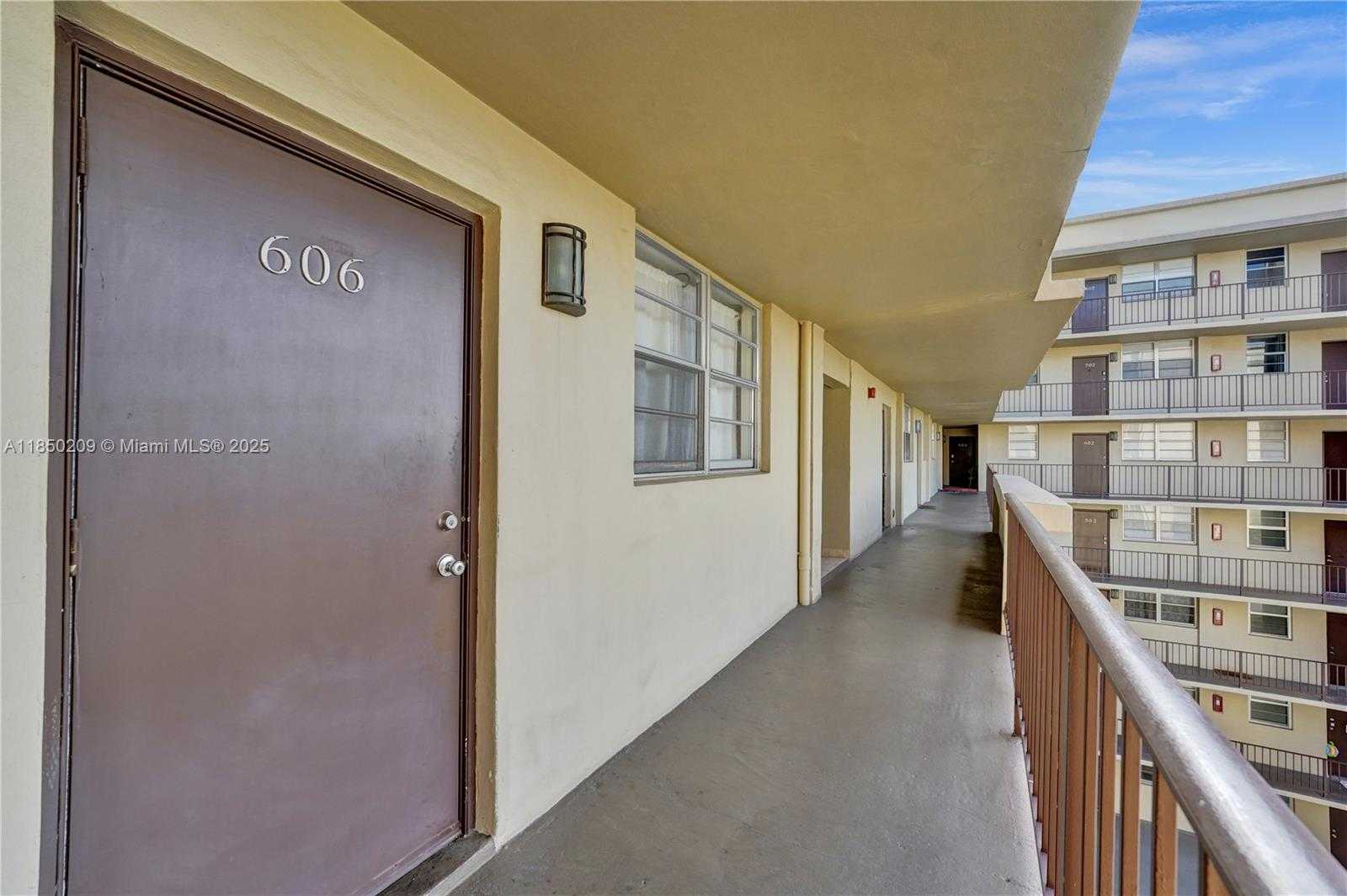 Small Image of 1811 JEFFERSON ST #606, Hollywood Number 43