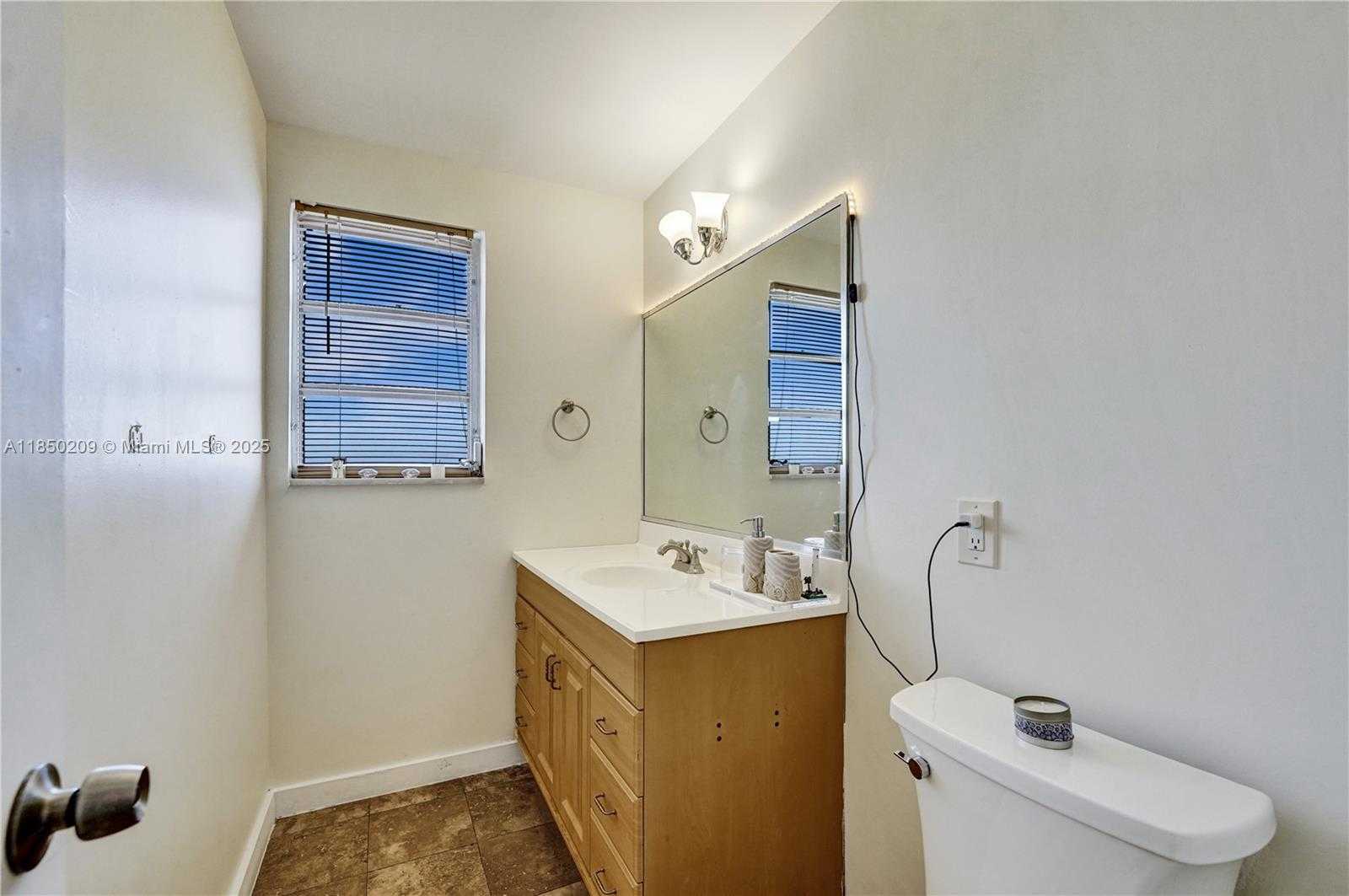 Small Image of 1811 JEFFERSON ST #606, Hollywood Number 7