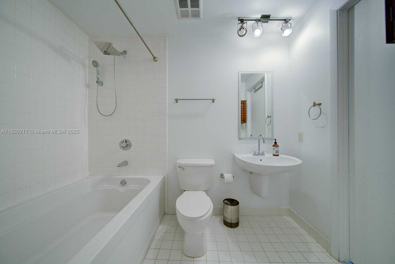 Small Image of 10 SOUTH WEST SOUTH RIVER DR #708, Miami Number 21