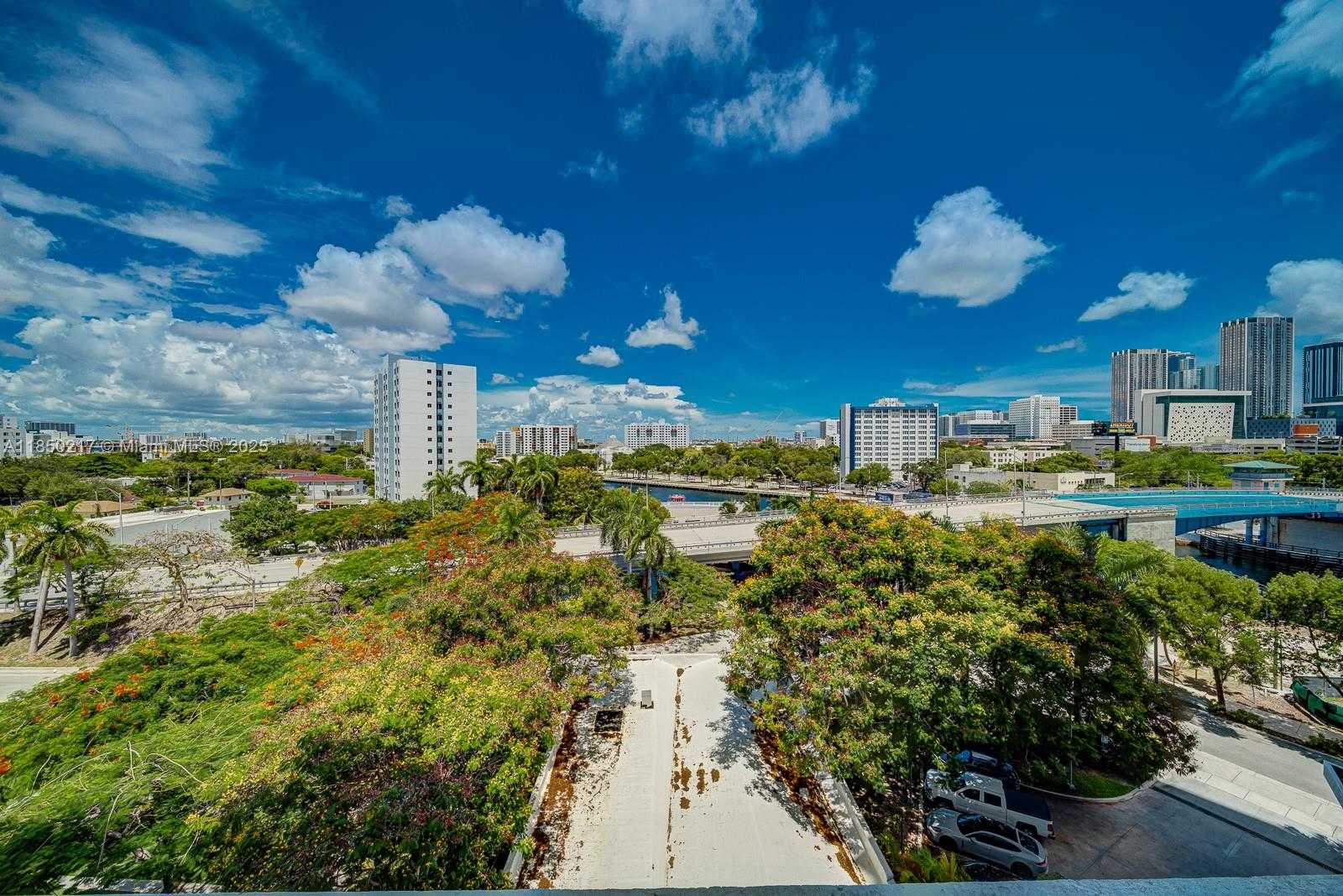 Small Image of 10 SOUTH WEST SOUTH RIVER DR #708, Miami Number 26
