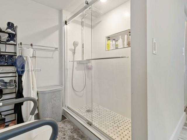 Small Image of 2501 BRICKELL AVE #307, Miami Number 8