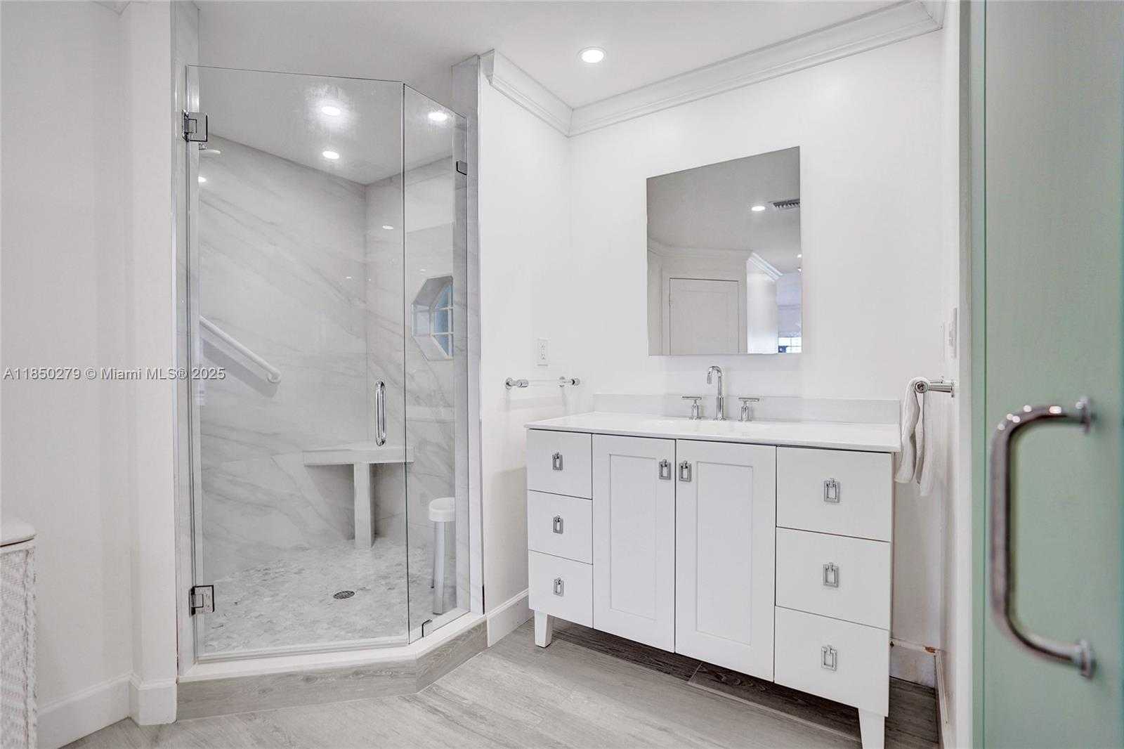 Small Image of 2160 IBIS ISLE RD #0030, Palm Beach Number 11