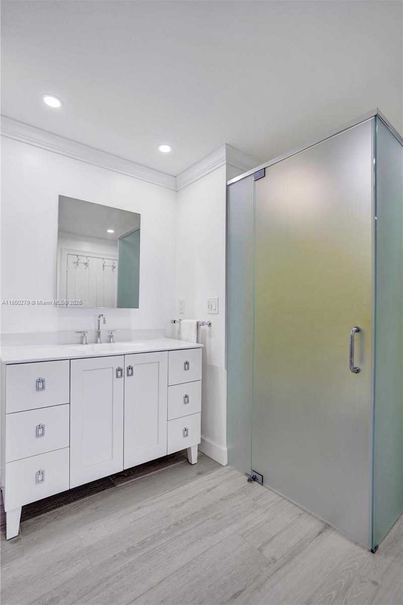 Small Image of 2160 IBIS ISLE RD #0030, Palm Beach Number 12