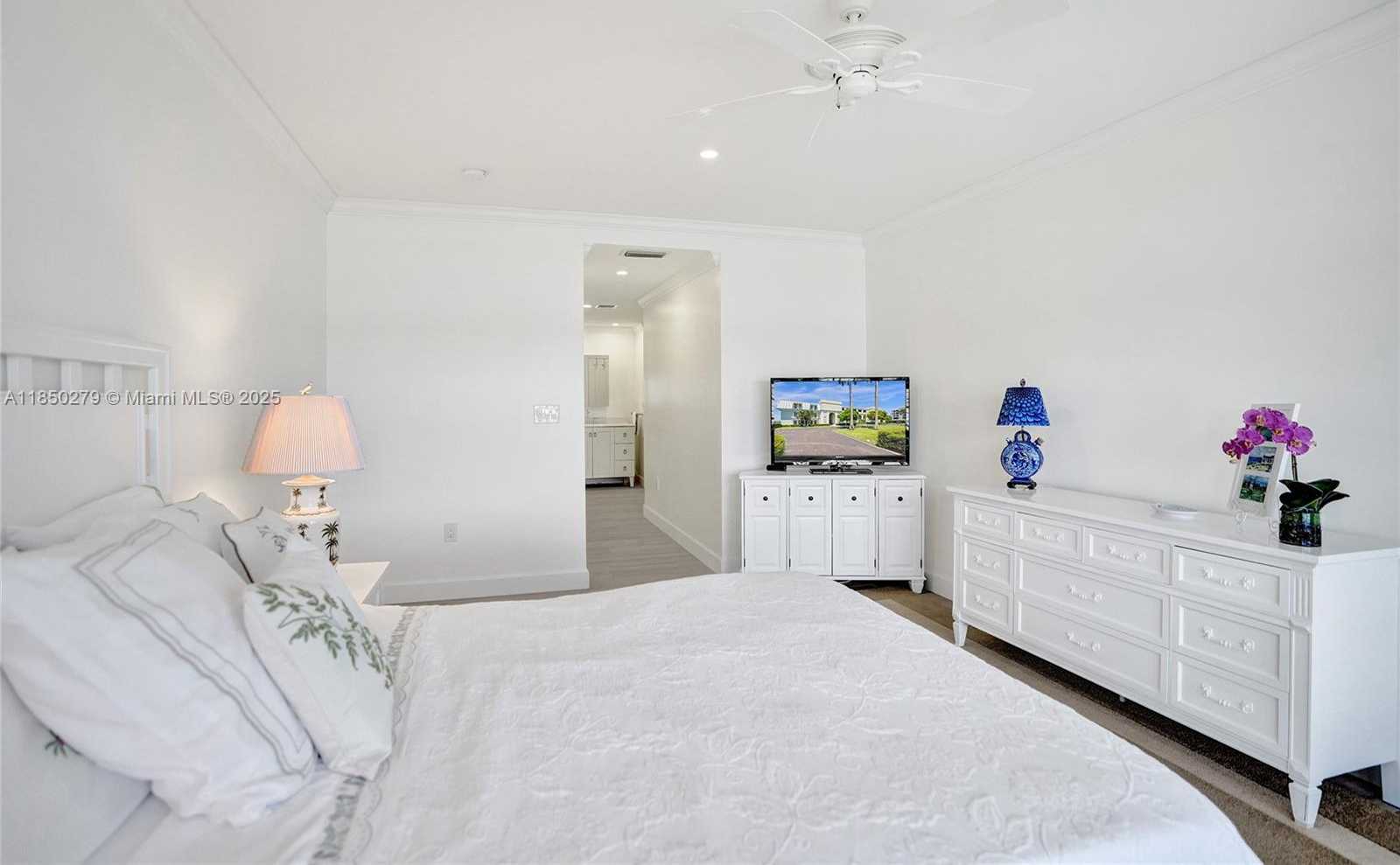 Small Image of 2160 IBIS ISLE RD #0030, Palm Beach Number 21