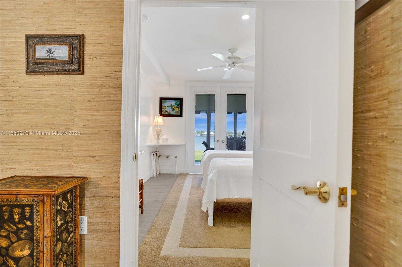 Small Image of 2160 IBIS ISLE RD #0030, Palm Beach Number 22