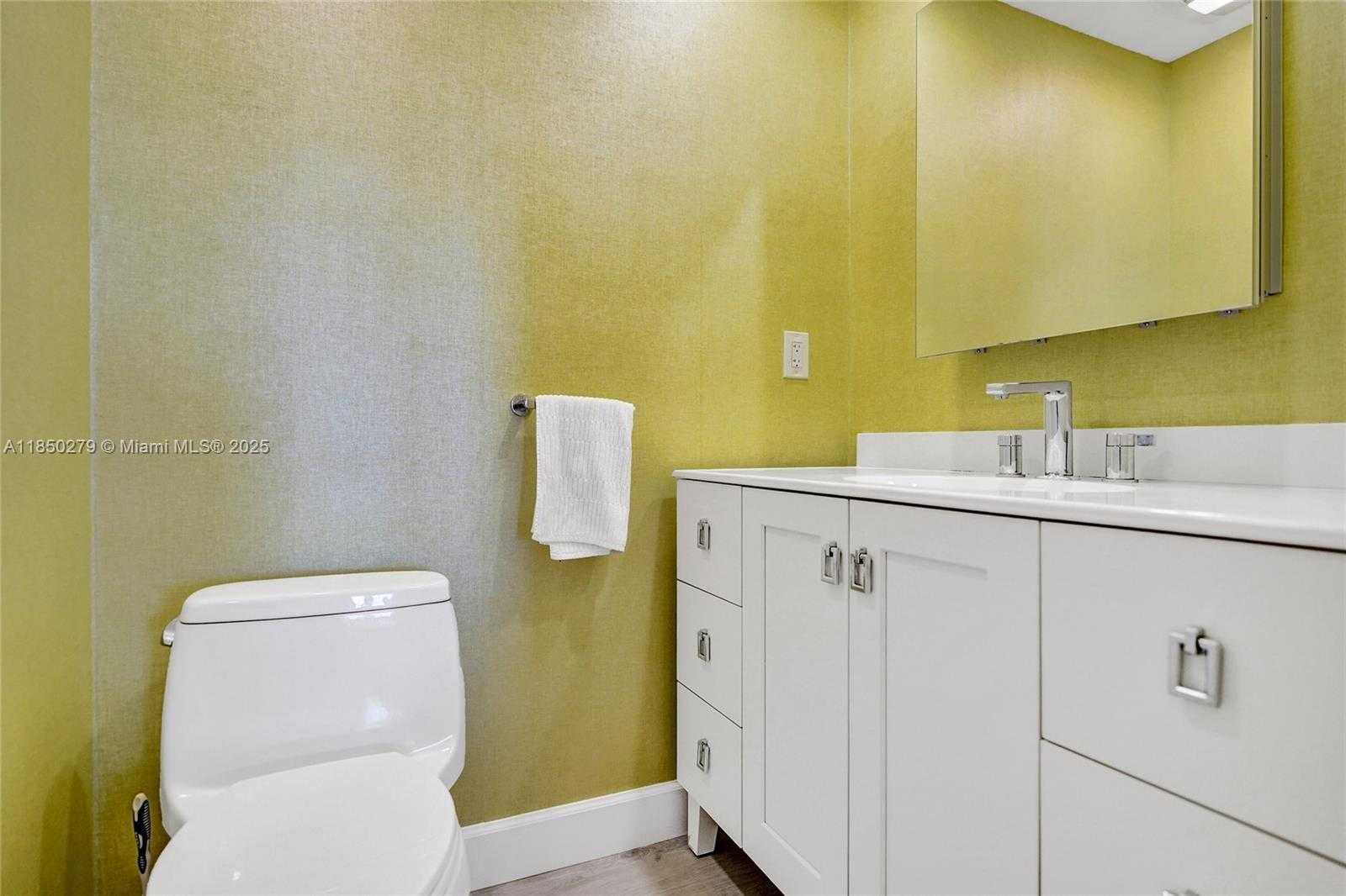 Small Image of 2160 IBIS ISLE RD #0030, Palm Beach Number 27