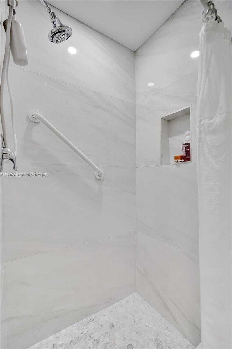 Small Image of 2160 IBIS ISLE RD #0030, Palm Beach Number 30