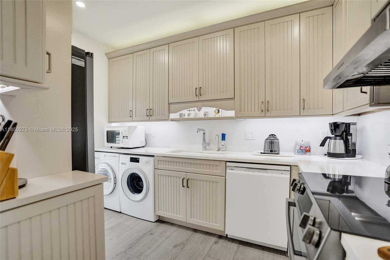 Small Image of 2160 IBIS ISLE RD #0030, Palm Beach Number 32