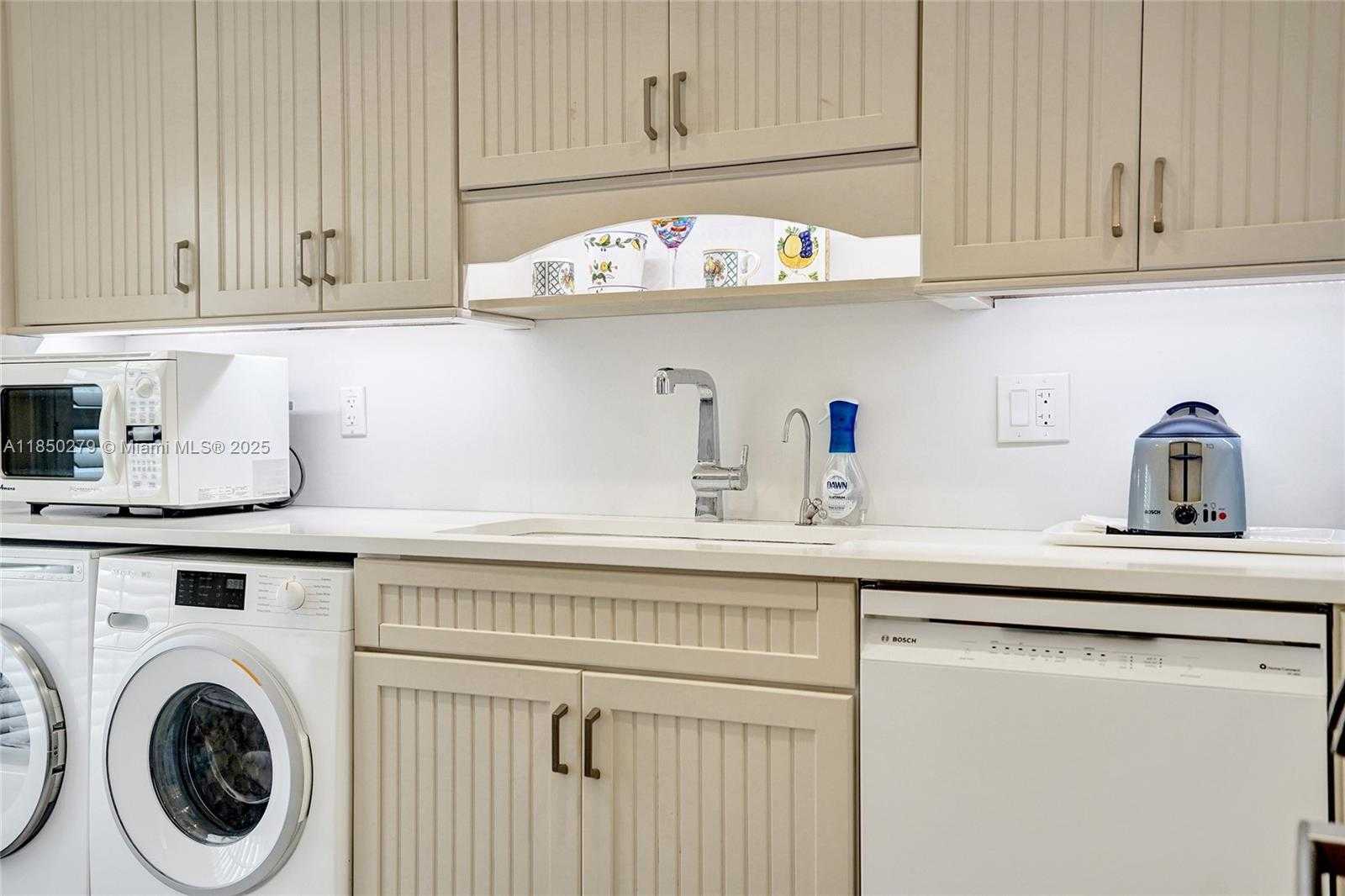 Small Image of 2160 IBIS ISLE RD #0030, Palm Beach Number 33