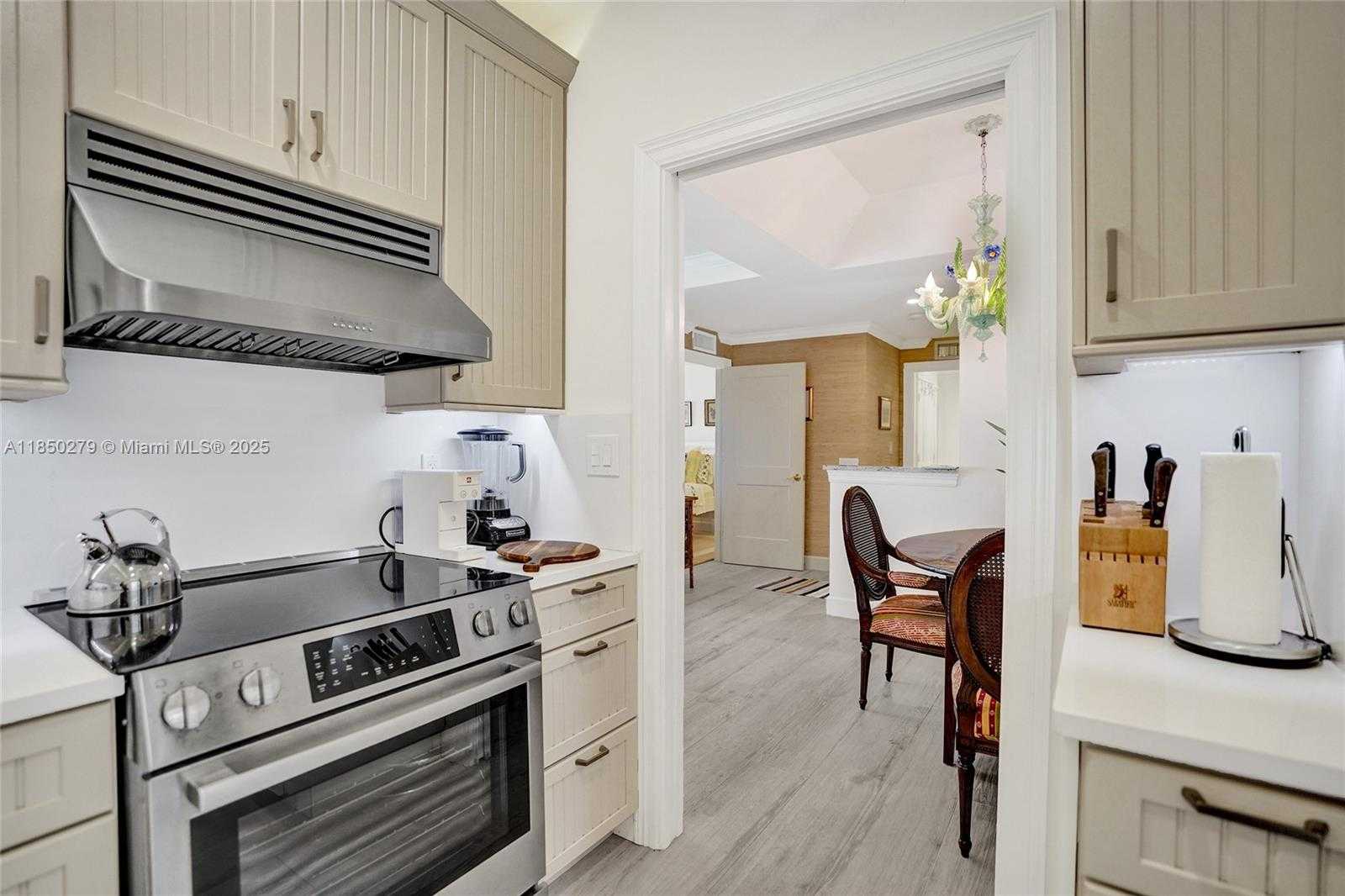 Small Image of 2160 IBIS ISLE RD #0030, Palm Beach Number 37